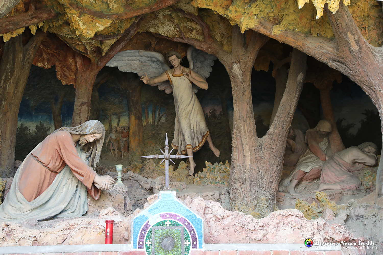 VBS_0949 - I Piloni della Via Crucis del Sacro Monte di Montà d'Alba.jpg